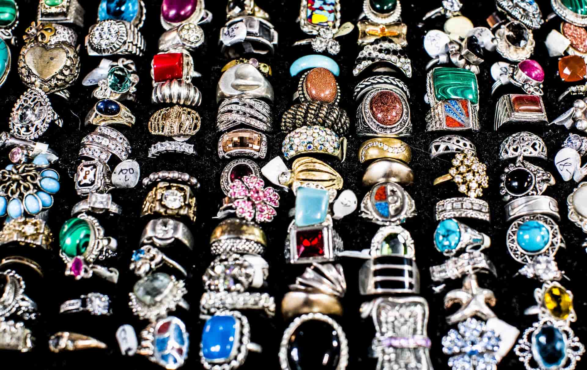 Import biżuterii z Chin – czy to się opłaca?